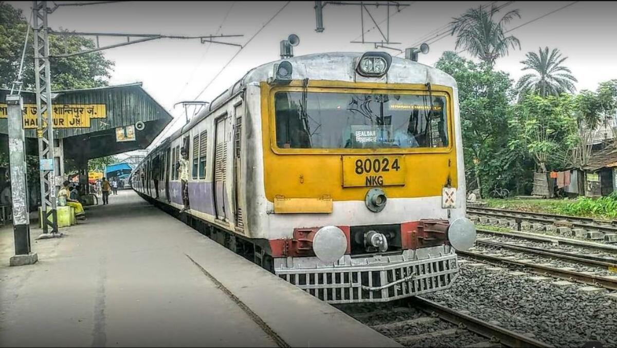 অশ্রুজলে ডুবুডুবু শান্তিপুর