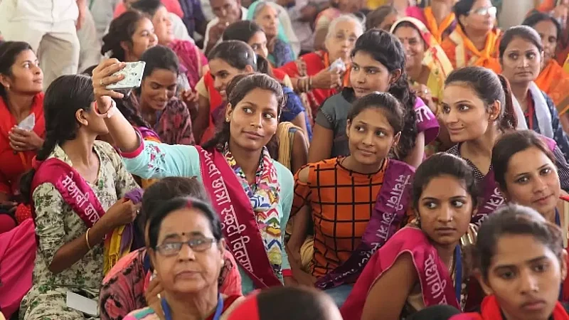 মহারাষ্ট্রে ‘লাডকি বহিন’ প্রকল্পে বড় ছাঁটাই: বাদ ৯২ লক্ষেরও বেশি উপভোক্তা