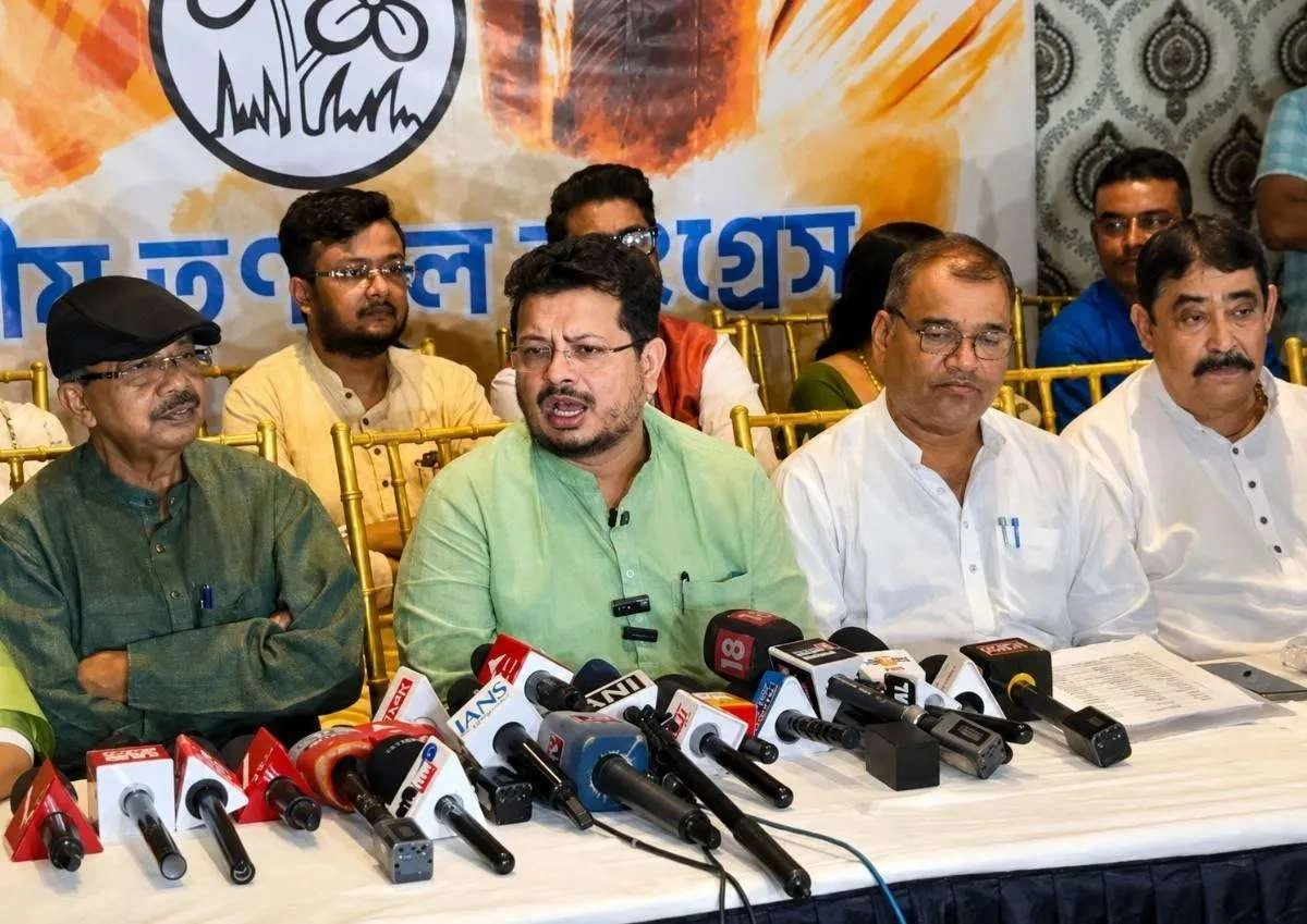 তৃণমূলে ভাঙন আরও স্পষ্ট, বিদ্রোহী শিবিরে যোগাযোগ  দুই প্রাক্তন বিধায়কের