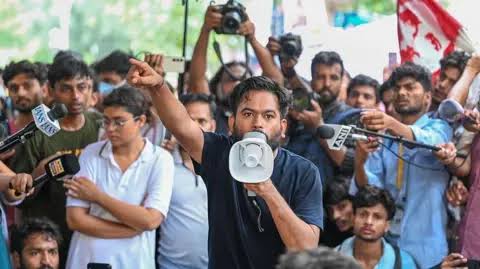 শাসকবিরোধী ক্ষোভে নতুন সুযোগ দেখছে বিরোধীরা, কিন্তু আন্দোলনের নেতৃত্ব দিতে চাইছে না