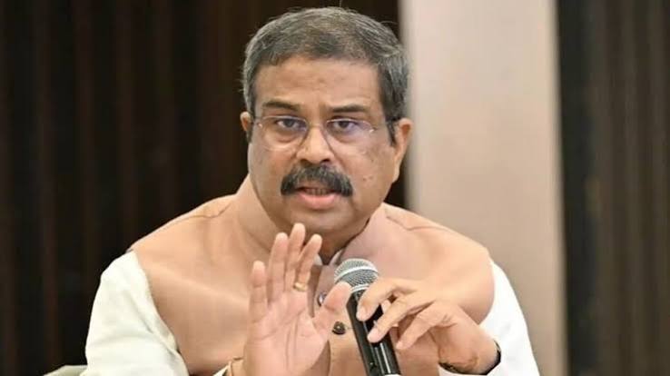 শিক্ষামন্ত্রীকে ঘিরে অচলাবস্থা: সংসদে আলোচনায় রাজি সরকার, ধর্মেন্দ্র প্রধানের পদত্যাগে অনড় বিরোধীরা