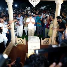 গান্ধী স্মৃতিতে নীরব শ্রদ্ধা, নিট প্রশ্নফাঁসে আত্মহত্যাকারী পড়ুয়াদের স্মরণে বিরোধী সাংসদরা