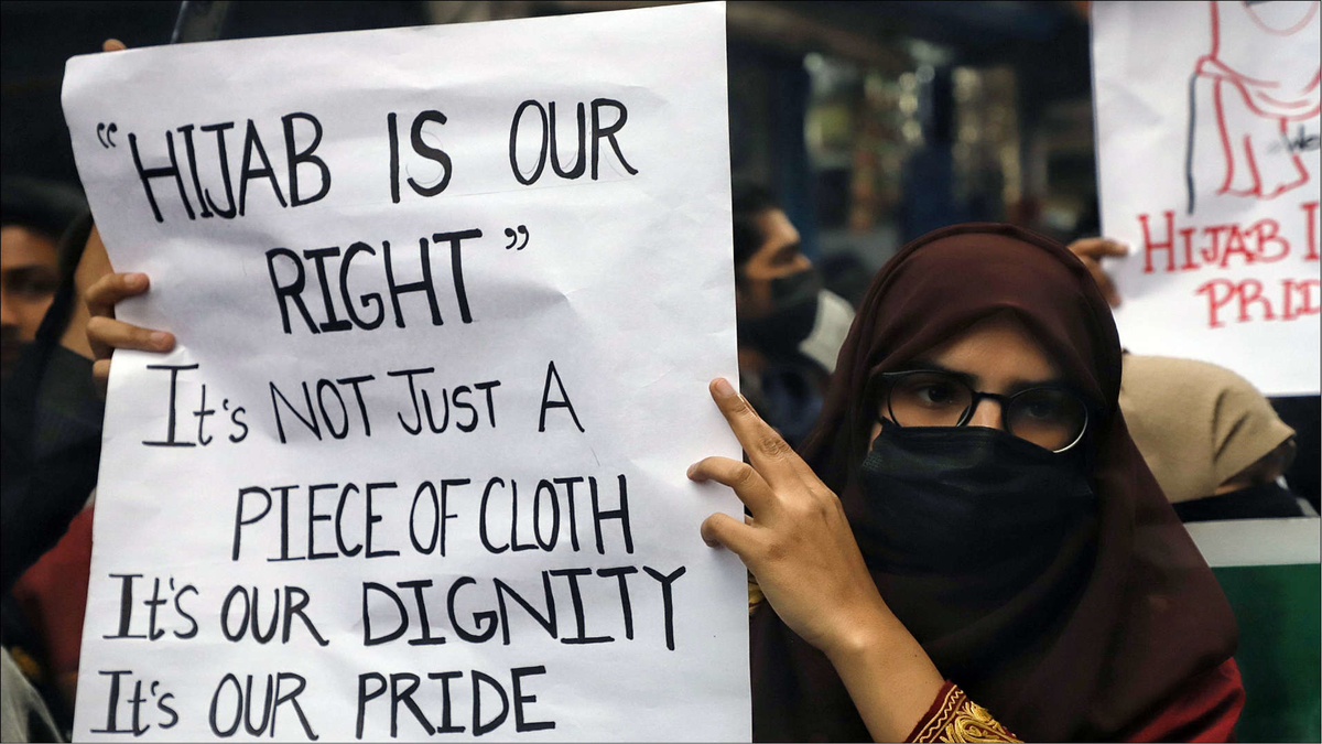 হিজাবের আড়ালে কোন দুষ্টচক্র