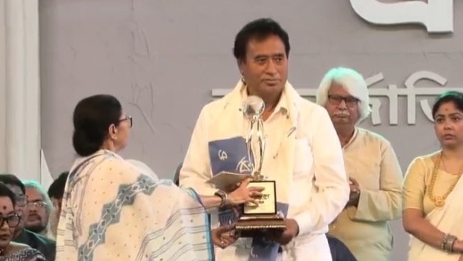 নেতাজি-বিতর্কে অনন্ত মহারাজের ‘বঙ্গবিভূষণ’ প্রত্যাহার করল রাজ্য