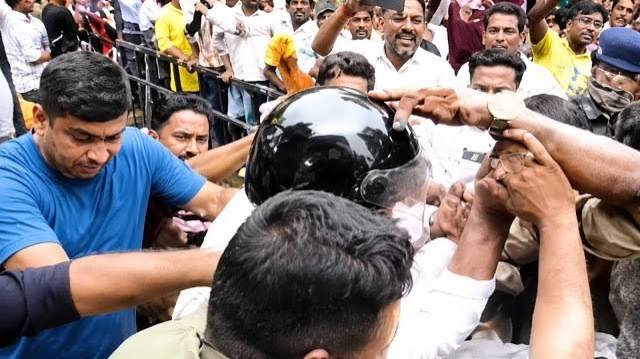 আর জি কর-কাণ্ডে প্রাক্তন তৃণমূল বিধায়ক গ্রেফতার, আদালতে যাওয়ার পথে ডিম-জুতো ছুড়ল জনতা