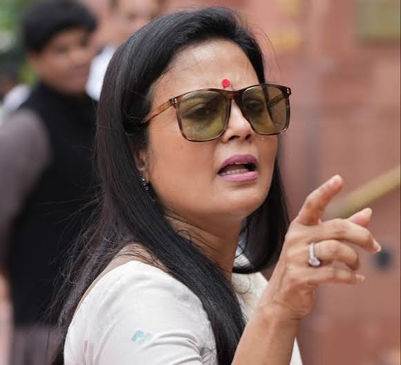 বারবার সমন এড়ানোয় মহুয়ার বিরুদ্ধে গ্রেফতারি পরোয়ানা, উচ্চ আদালতে যাওয়ার ঘোষণা সাংসদের