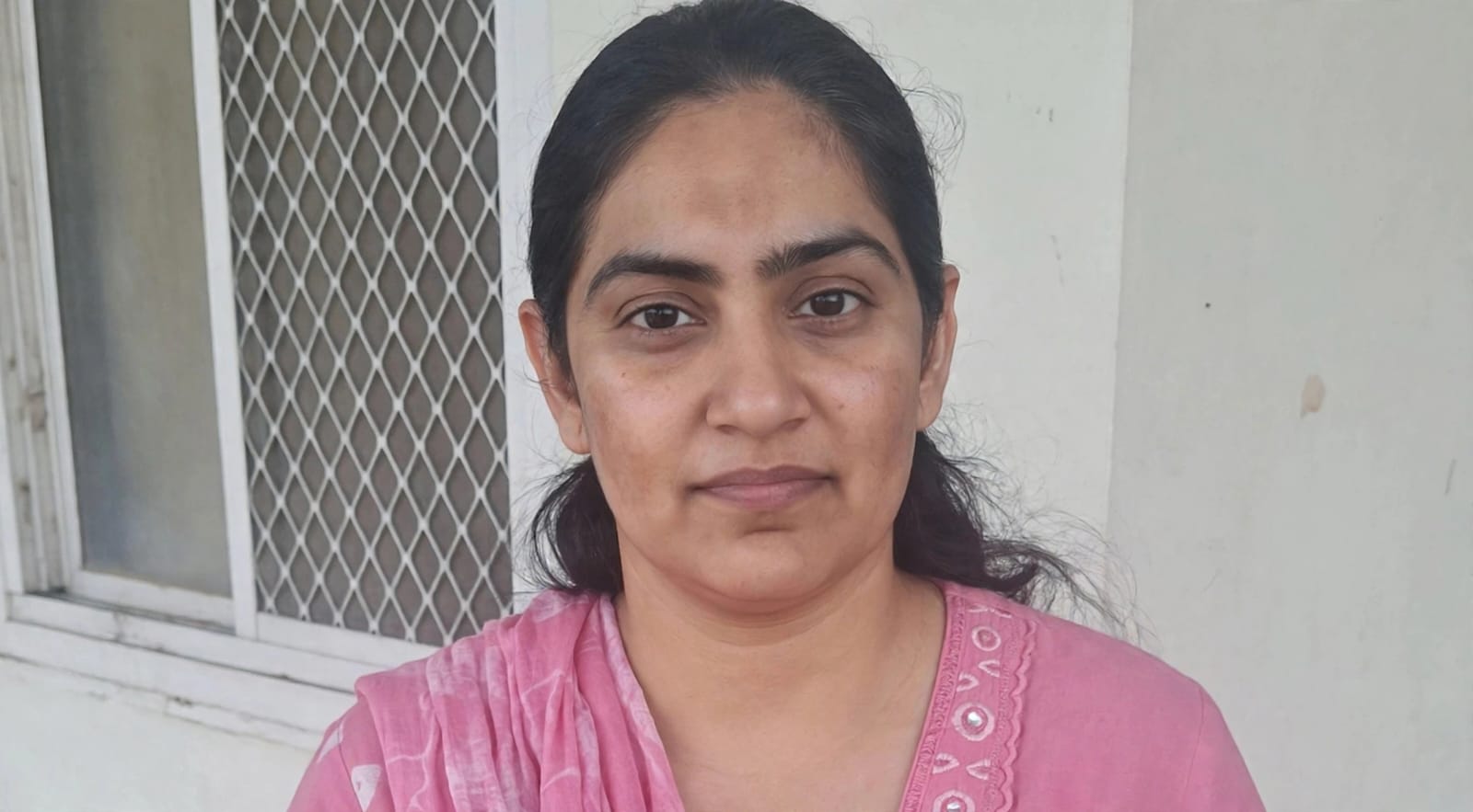 বাড়ির কাজ করাতে দুই বন্দিকে নিয়ে গিয়েছিলেন, সেই জেলেই বন্দি জেলার