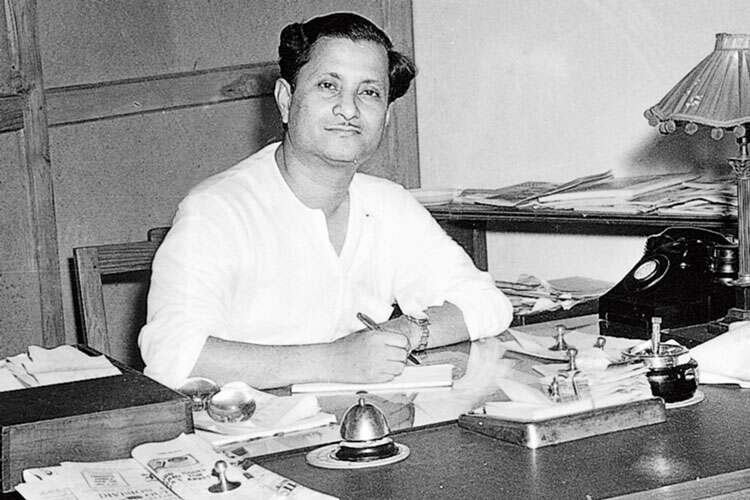 শতবর্ষে সহস্র প্রণতি