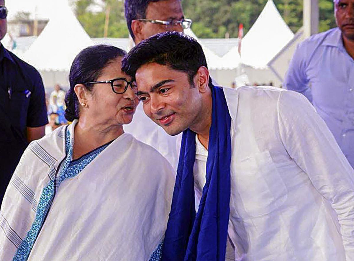 মমতা কি শুধুই স্নেহান্ধ, নাকি রাজনৈতিক বাধ্যবাধকতা?