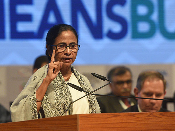 এবার খোদ মমতা বন্দ্যোপাধ্যায়ের বিরুদ্ধে মামলা, নির্বাচনী প্রচারে ‘উস্কানিমূলক’ মন্তব্যের অভিযোগ