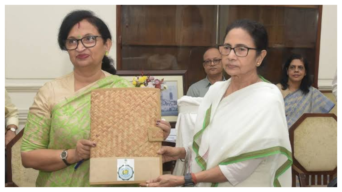 মমতার ঘনিষ্ঠতম সহযোগীর বিদায়, তৃণমূলে আরও গভীর সংকট