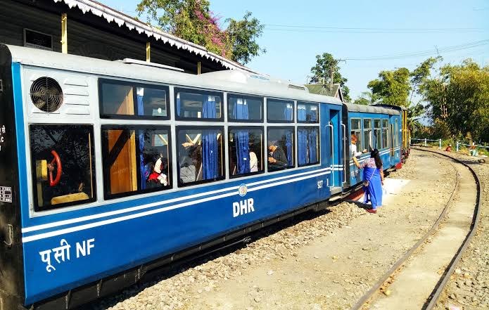 darjeeling toy train earns 1.41cr