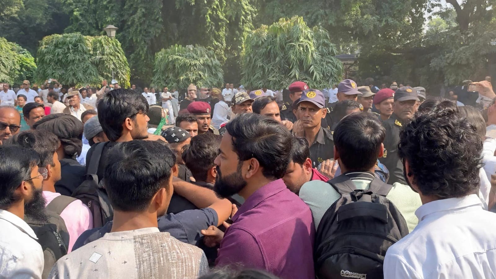 জামিয়ায় আন্দোলনকারী পড়ুয়ারা